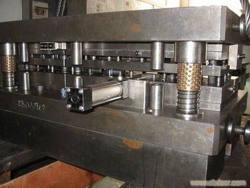 屏蔽罩級進(jìn)模 屏蔽罩級進(jìn)模 高清大圖 屏蔽罩級進(jìn)模 高清圖片